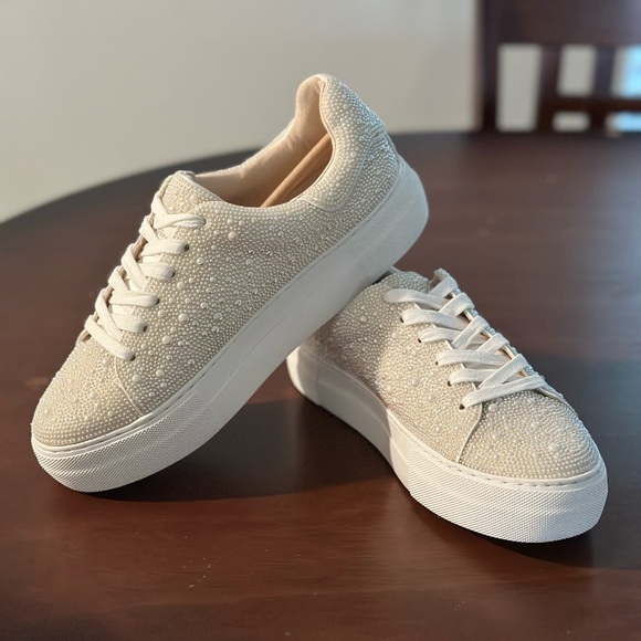 Betsey Johnson Sidny Pearl Sneakers in 7.5 - Basically New! - Picture 3 of 3